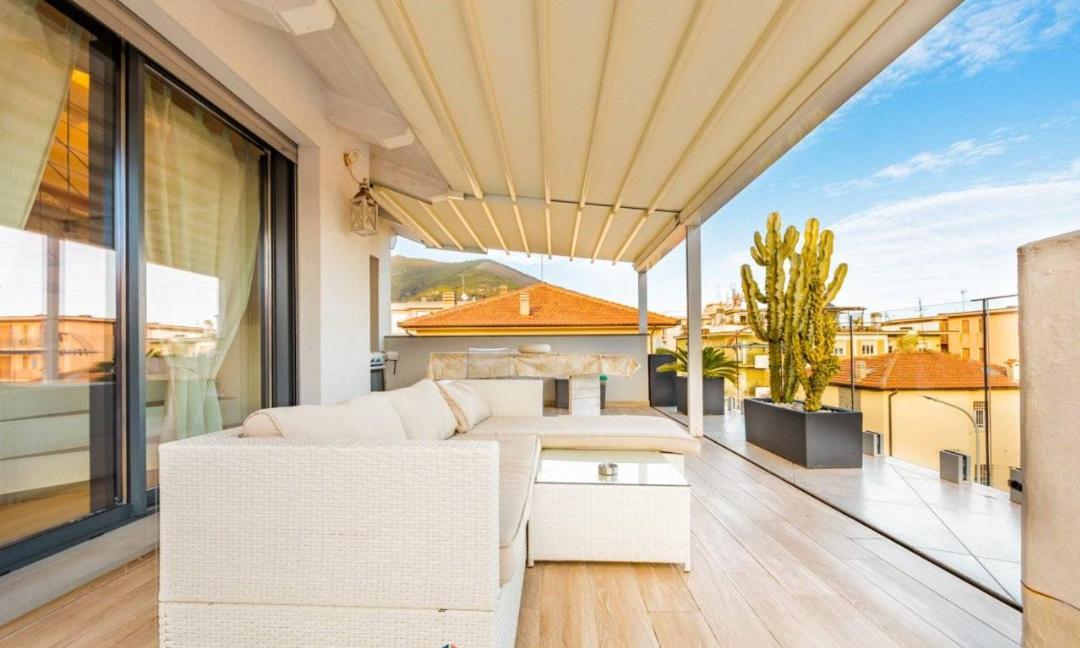 Appartamento Spotorno Con Ampio Terrazzo Attrezzato Anche Con Angolo Cottura Eksteriør billede